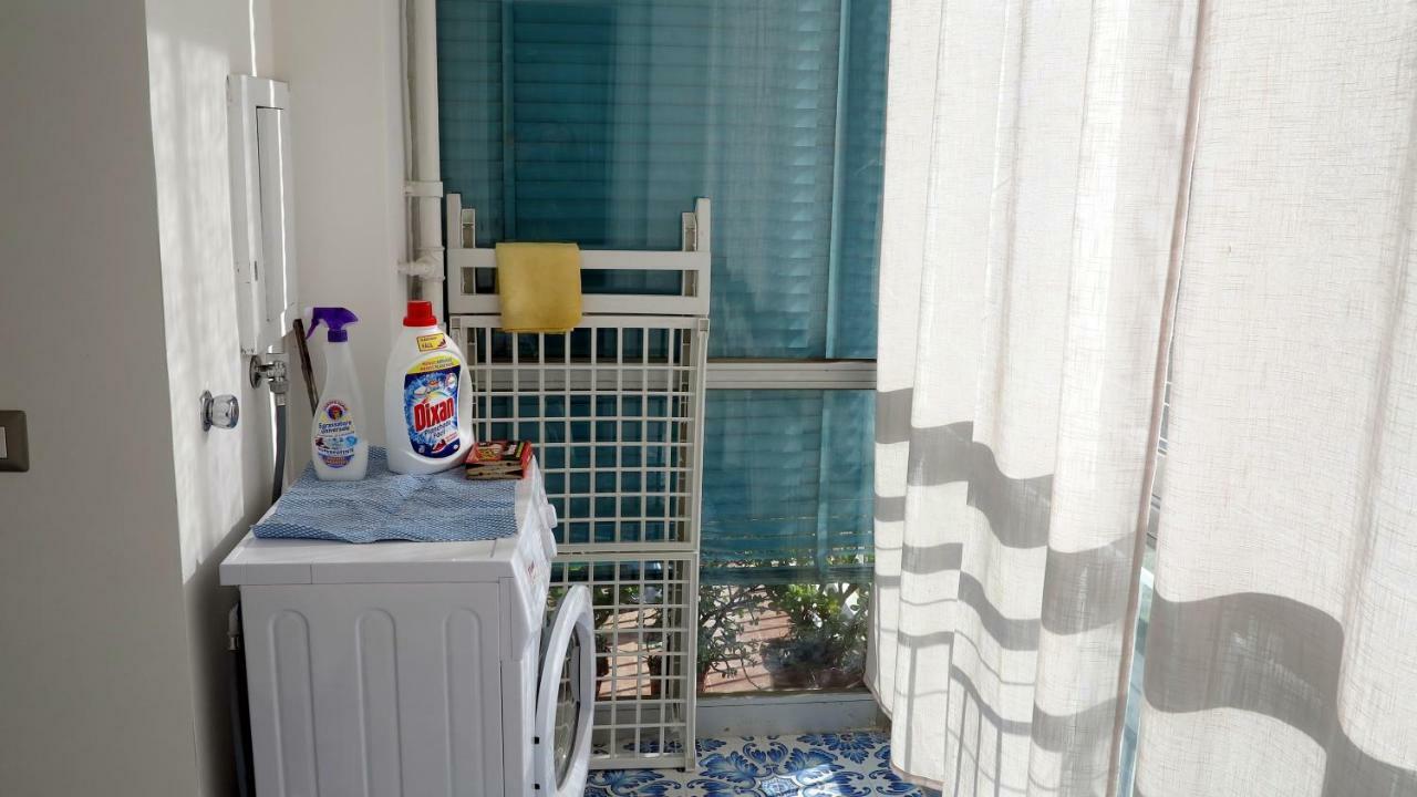 Pretty Panoramic Apartment - Half Way Center-Vomero District Naples Exterior photo